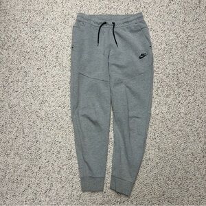 Nike Sportswear Tech Fleece Gray Heather Joggers Sweatpants Small CU4495-063